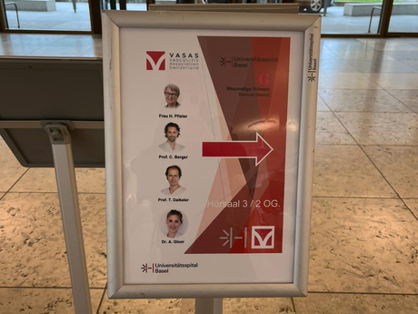 Panneau d'information sur la journée des patients