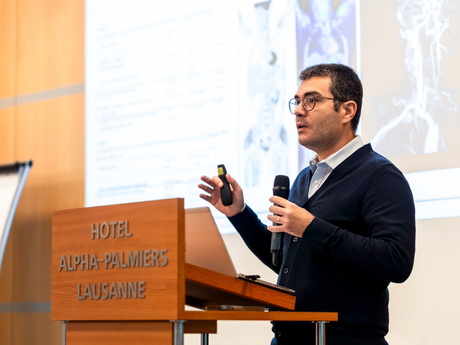 Dr. med. Francesco Muratore am Rednerpult